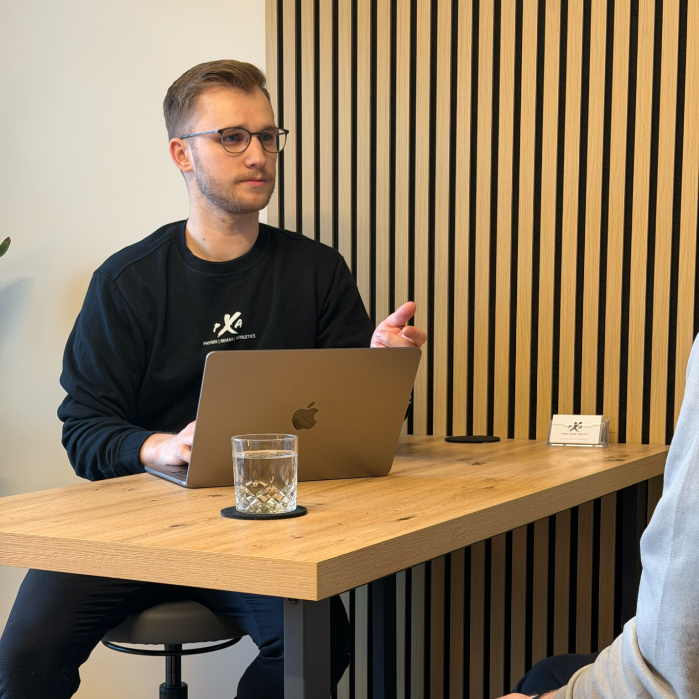 Physiotherapeutische Beratung bei PXA Physiotherapeutische Beratungsgespräch in der Praxis PXA in Hamburg